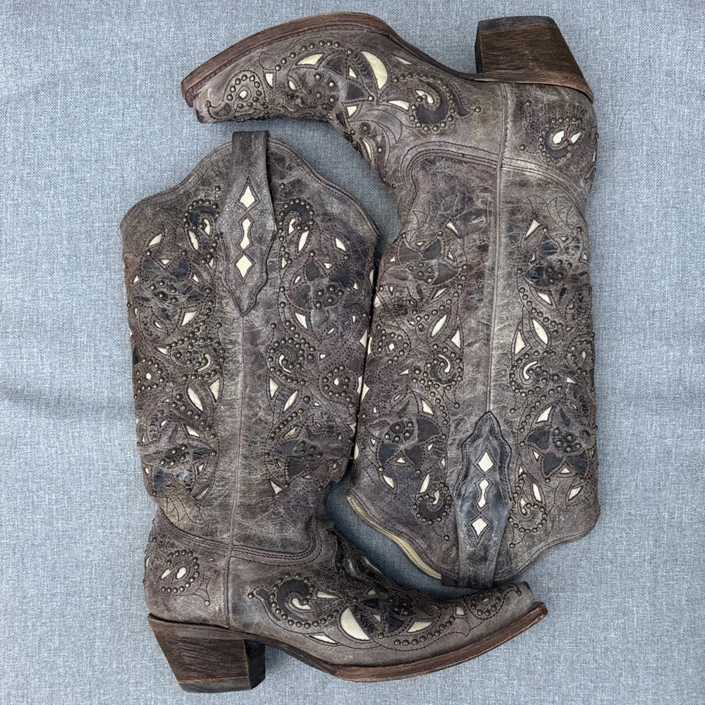 Corral Embroidered Leather Cowgirl Boots – Size 8M